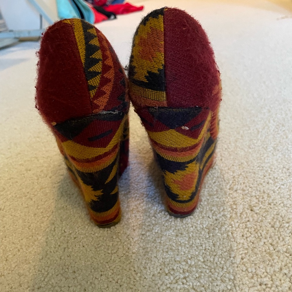 Steve Madden Red & Yellow Woven-Pattern Statement Heels Size 7 · Spring/Summer - Picture 5 of 7